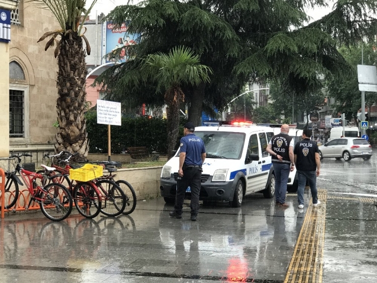 Polis Ve Zabıta Ekipleri Dilencilere Geçit Vermeyecek