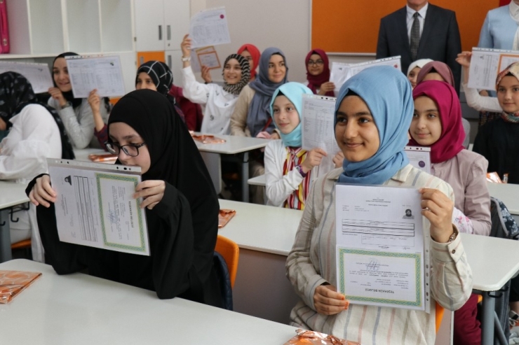 730 Okulda 188 Bin 116 Öğrenci Karnelerini Aldı