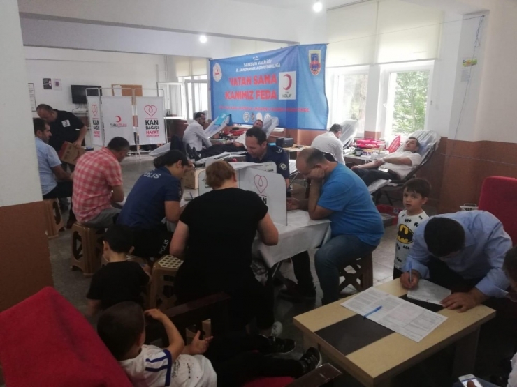 Jandarmadan “Vatan Sana Kanım Feda" Sloganıyla Kan Bağışı