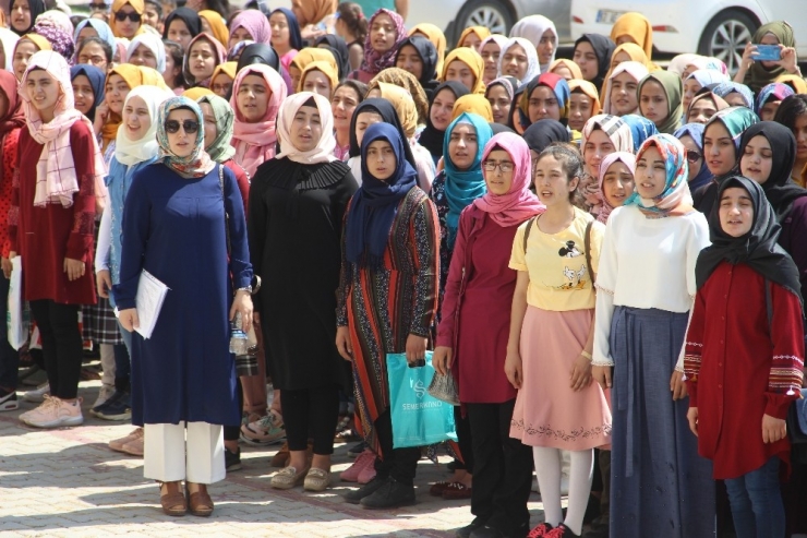 Şanlıurfa’da 75 Bin Suriyeli Öğrenci Karne Sevinci Yaşadı