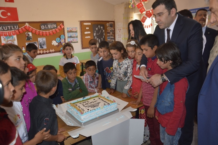 Şehit Öğretmen Necmettin Yılmaz’ın Öğrencileri İlkokuldan Mezun Oldu