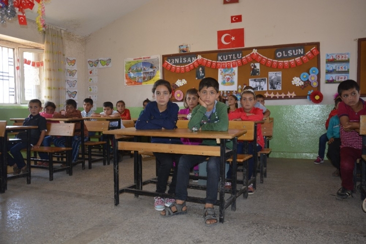 Şehit Öğretmen Necmettin Yılmaz’ın Öğrencileri İlkokuldan Mezun Oldu