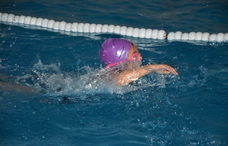 Serinlemek İçin Girilen Yüzme Havuzlarındaki Gizli Tehlike