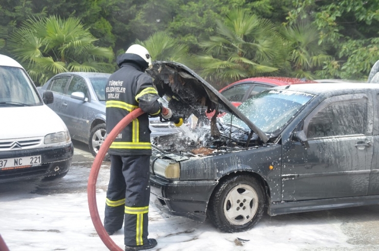 Seyir Halindeyken Dumanlar Çıkan Lpg’li Araç Korku Dolu Anlar Yaşattı