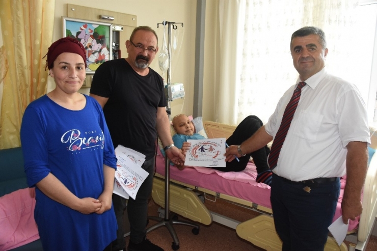 Karnelerini Hasta Yataklarında Aldılar