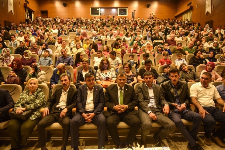 Taşköprü’de Kabare Tiyatro Gösteri Yaptı