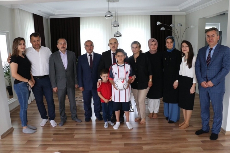 Evde Eğitim Görüyorlardı Karnelerini De Evde Aldılar