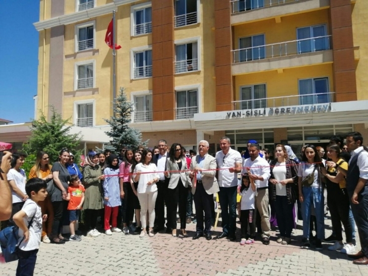 Edremit Anadolu Lisesi Öğrencilerin Resim Sergisi