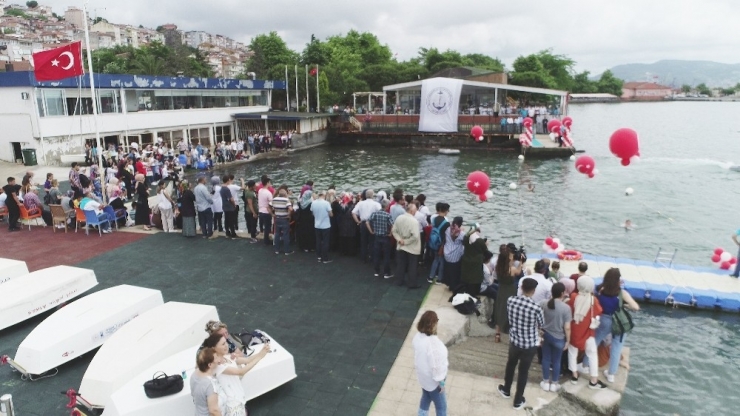 Liseli Öğrenciler Diplomalarını Denizden Aldılar
