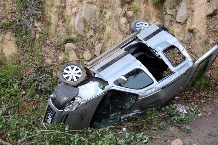 Şarampole Yuvarlanan Araçtaki 1 Kişi Yaralandı