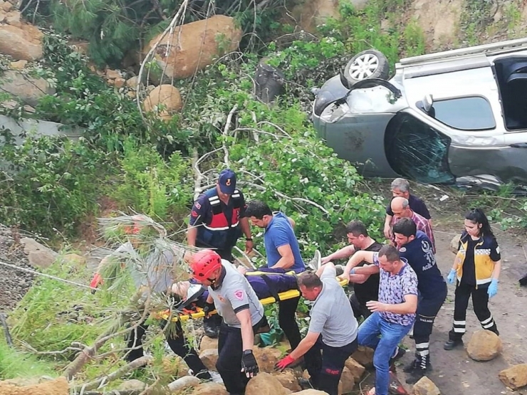 Şarampole Yuvarlanan Araçtaki 1 Kişi Yaralandı