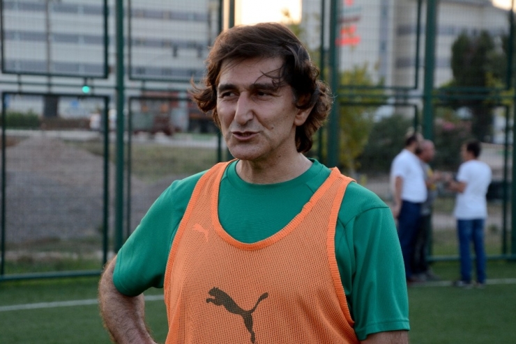 Karacabeyspor’da Hasan Şermet İle Yollar Ayrıldı