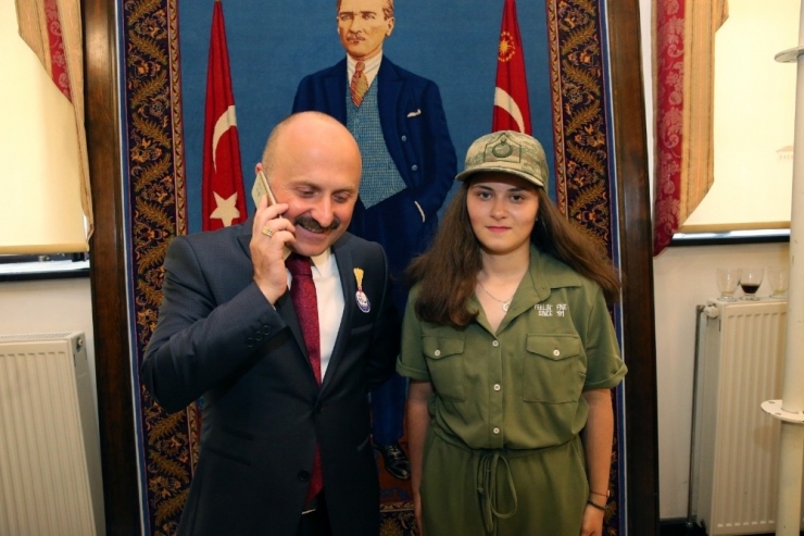 Birinci Olduğu Şiirini Fırat Kalkanı Harekâtı’nda Görev Yapan Babasına Telefonda Hediye Etti