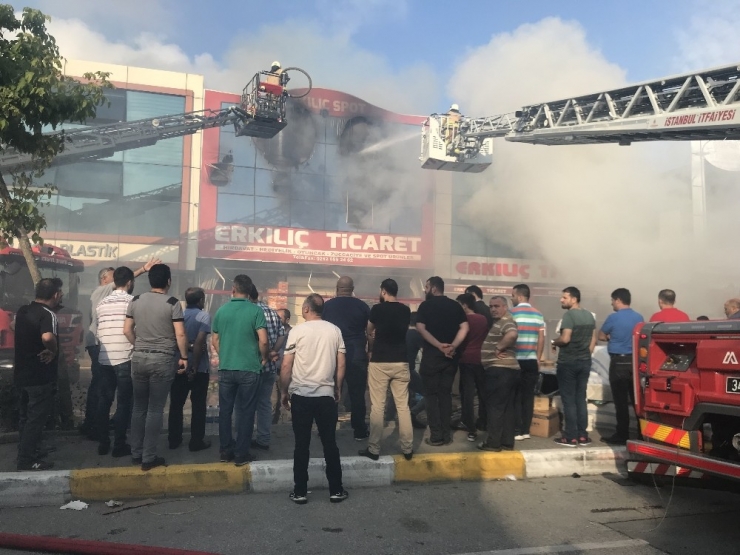 İstoç’ta İş Yeri Yangını