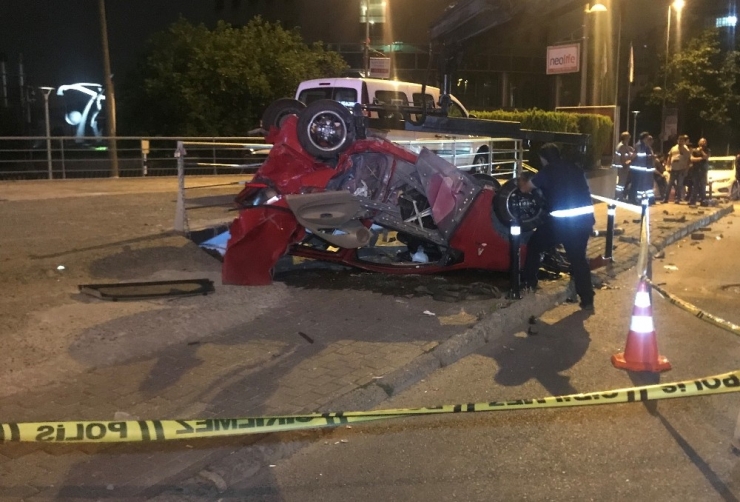 Beşiktaş’ta Ticari Aracın Çarptığı Otomobil Takla Attı; 2 Yaralı