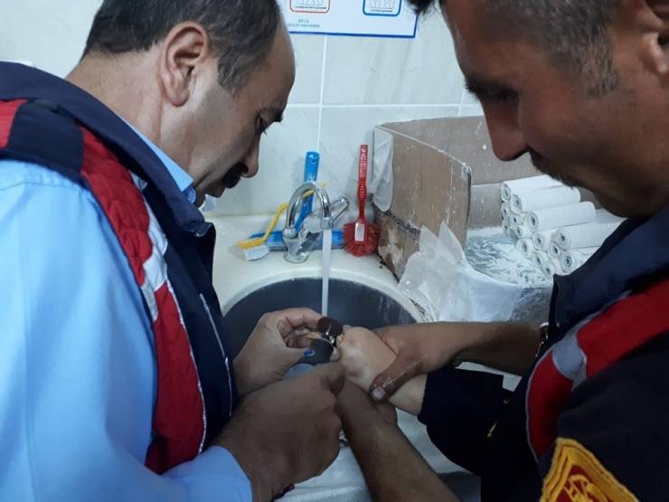 Parmağına Yüzük Sıkışan Vatandaşın İmdadına İtfaiye Ekipleri Koştu