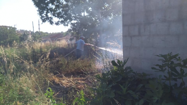 Yangını Gönüllü İtfaiyeciler Söndürdü