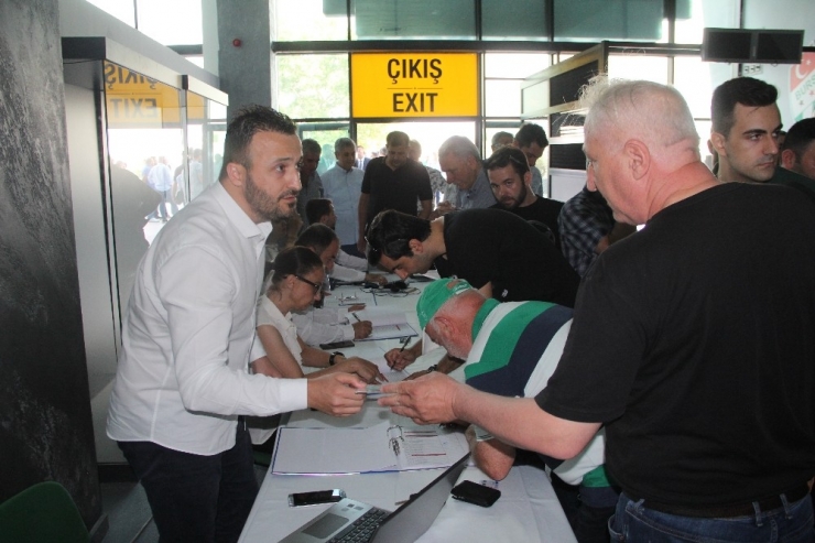 Bursaspor’da Olağanüstü Genel Kurul Ertelendi