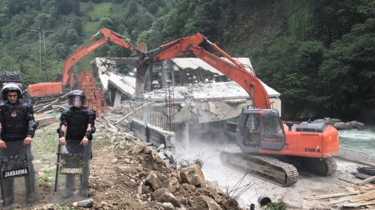 Rize Valisi Çeber Kaçak Yapılaşmada Gelinen Noktaya Dikkat Çekti