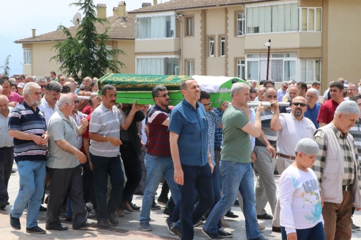 Mantardan Zehirlenen Yaşlı Kadın Hayatını Kaybetti, Eşi Yoğun Bakımda
