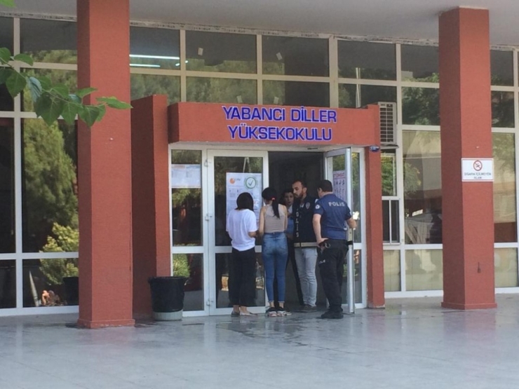 Yks Sınavına Geç Kalınca Gözyaşlarına Boğuldu