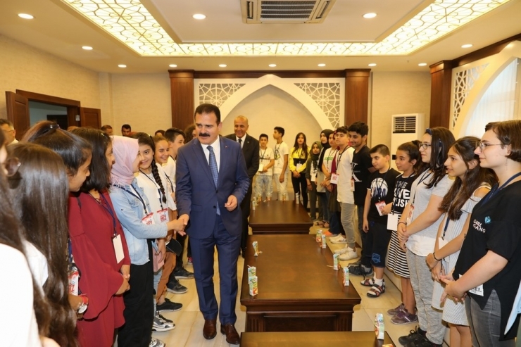 Yalovalı Öğrenciler, "Biz Anadoluyuz Projesi" Kapsamında Vali Akbıyık’ı Ziyaret Etti