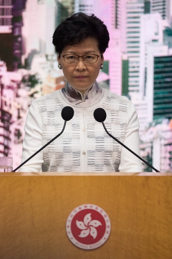 Hong Kong’da Hükûmetten Geri Adım