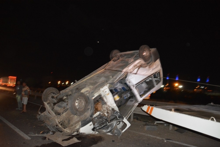 İzmir ‘De Yolcu Otobüsü Devrildi.1 Kişi Yaralandı.