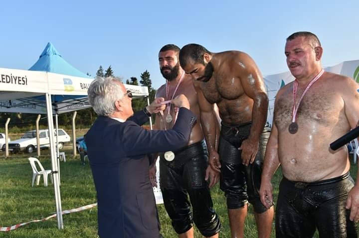 Katrancı Mehmet Yağlı Güreşlerinde Dağdeviren Şampiyon