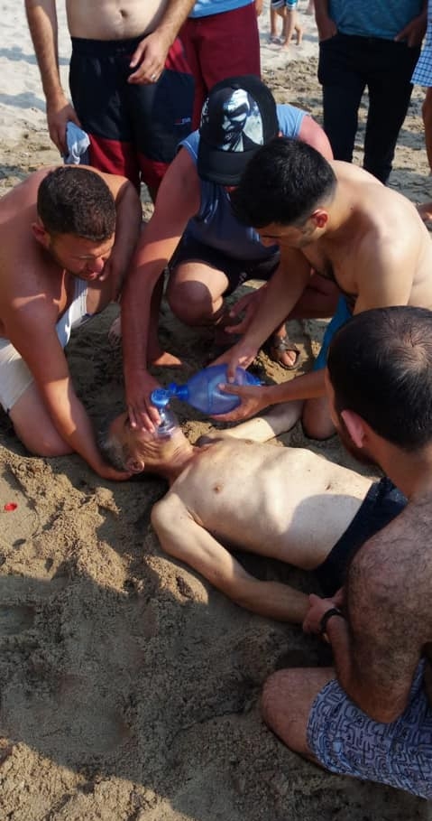 Davutlar Sevgi Plajı’nda Boğulan Bir Kişi Hastanede Hayata Döndürüldü