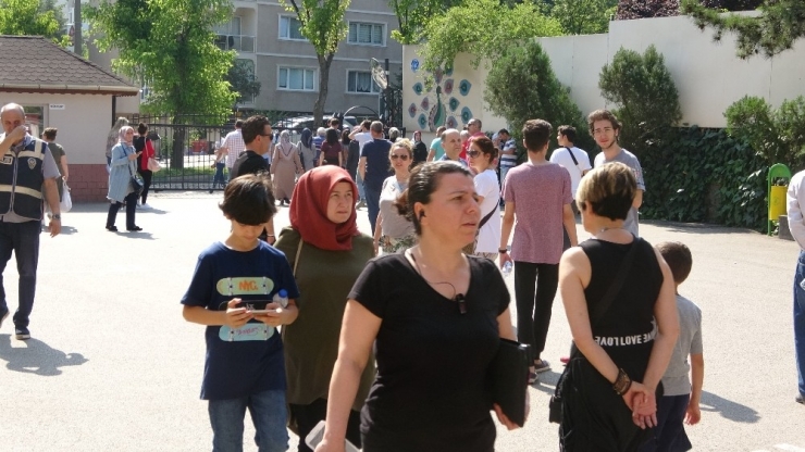 Bursa’da Kimlik Yerine Ehliyetle Gelen Öğrenciler Sınava Alınmadı