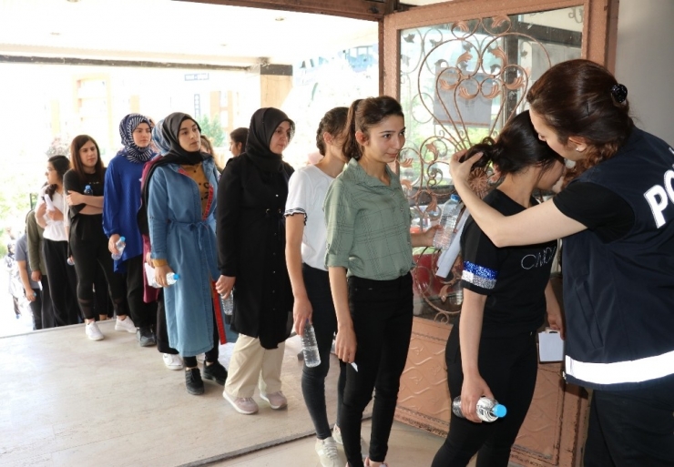 Saniyelerle Sınava Alındı