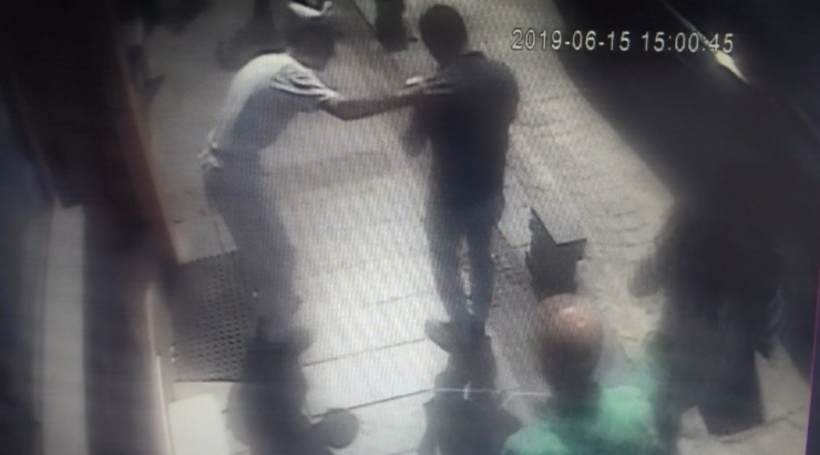 Dönercide “Ayran" Tartışmasında Garson Müşteriyi Darp Etti