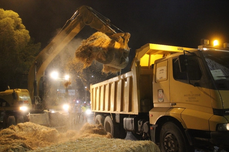 Saman Yüklü Tır Üst Geçide Takıldı