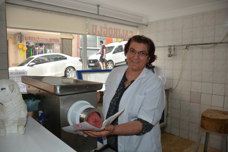 Kadın Kasap Erkeklere Taş Çıkartıyor