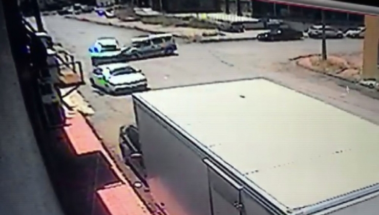 Ekip Otosu İş Yerine Daldı, Çalışanlar Ölümden Döndü