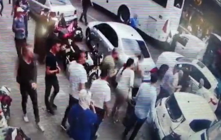 Ümraniye’de Halk Otobüsünün Ortalığı Savaş Alanına Çevirdiği Kaza Kamerada