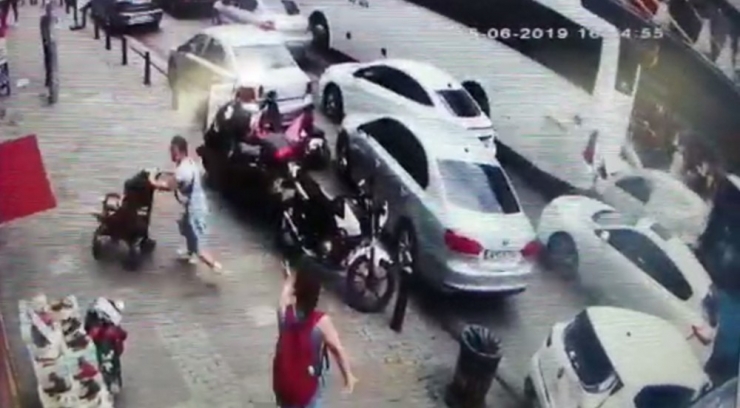 Ümraniye’de Halk Otobüsü Önündeki Araçların Arasına Daldı: 6 Yaralı