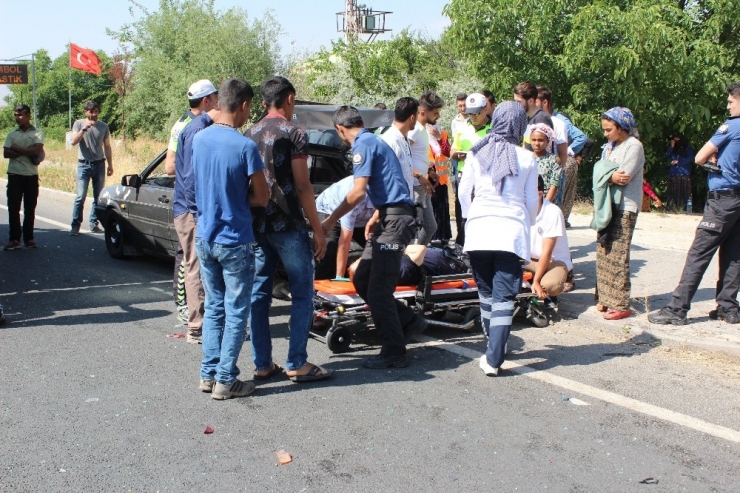 Elazığ’da Otomobiller Çarpıştı: 2’si Çocuk 8 Yaralı