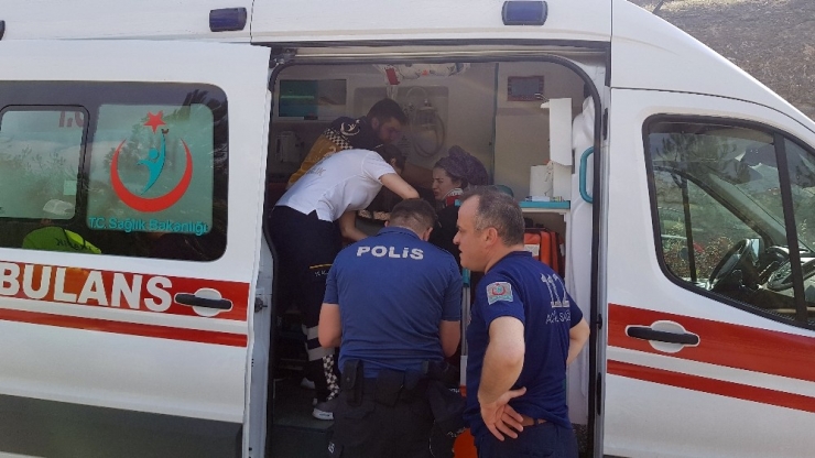 Genç Mimarın Otomobili Bariyerlere Çarparak Takla Attı