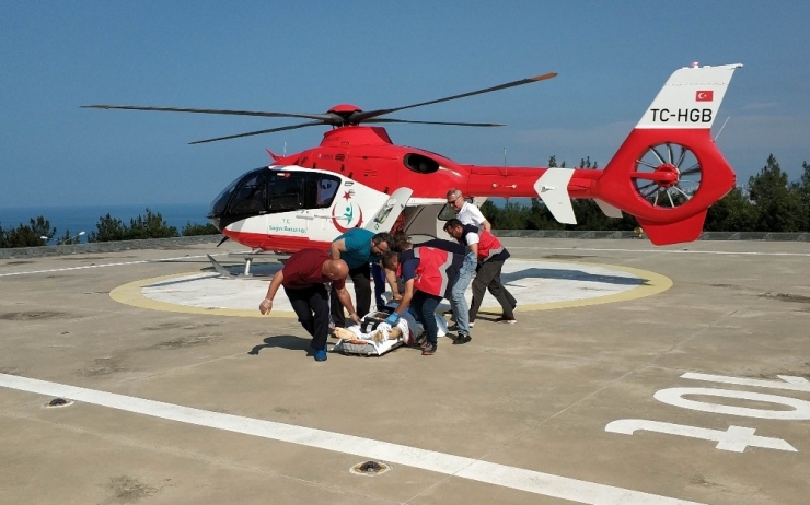 Meslektaşları Kazada Kalbi Duran Doktoru Kurtarmak İçin Seferber Oldu