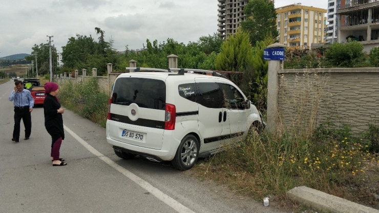 Kediye Çarpmamak İçin Kaza Yaptı: 3 Yaralı