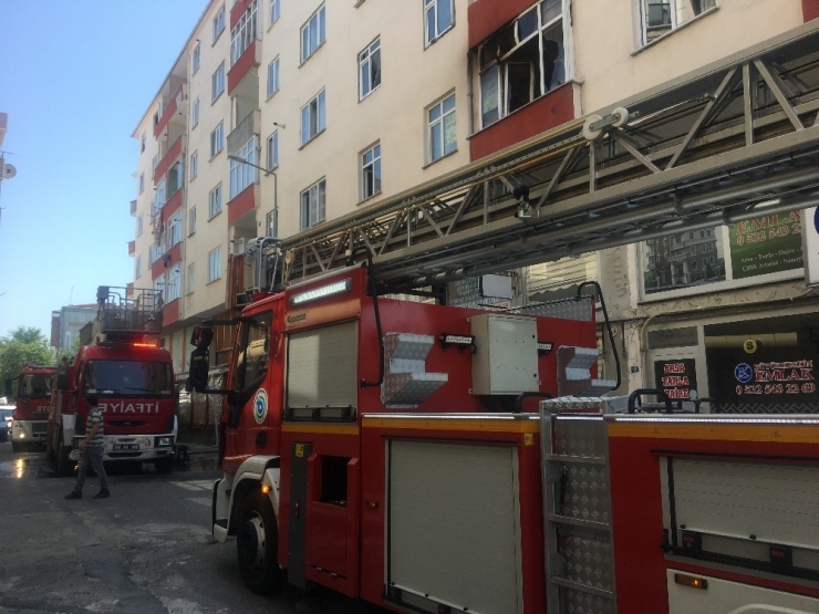 Tüpü Çakmakla Kontrol Etmeye Çalışınca Ev Alevler İçinde Kaldı