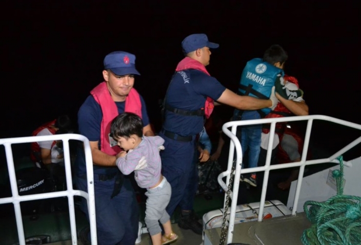 Ayvalık’ta 17 Afganistan Mülteci Yakalandı
