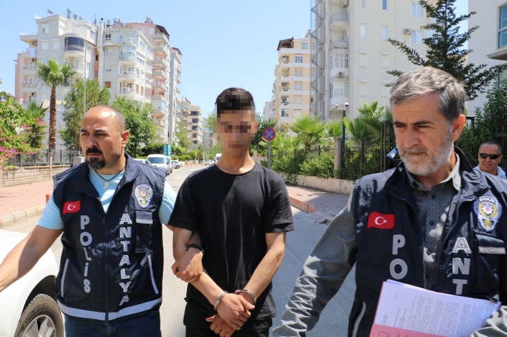 Babasını Bıçaklayan Genç Sürekli Şiddet Görüyormuş