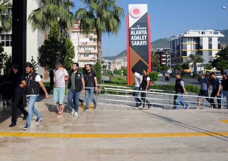 Uyuşturucu Operasyonuna 8 Tutuklama