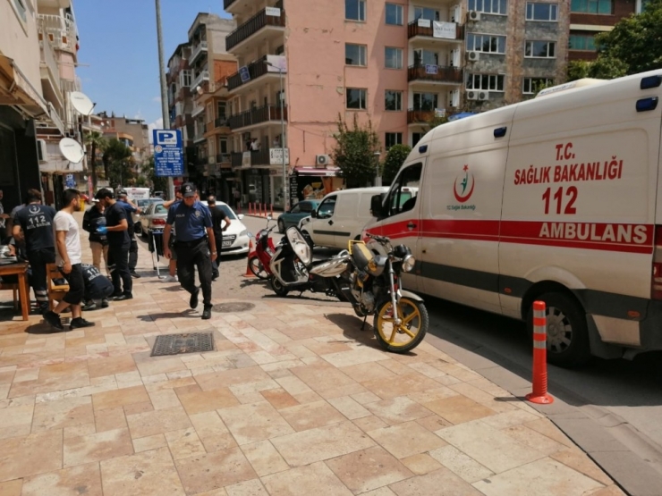 Park Halindeki Otomobili Hareket Ettirince Motosikletle Çarpıştı