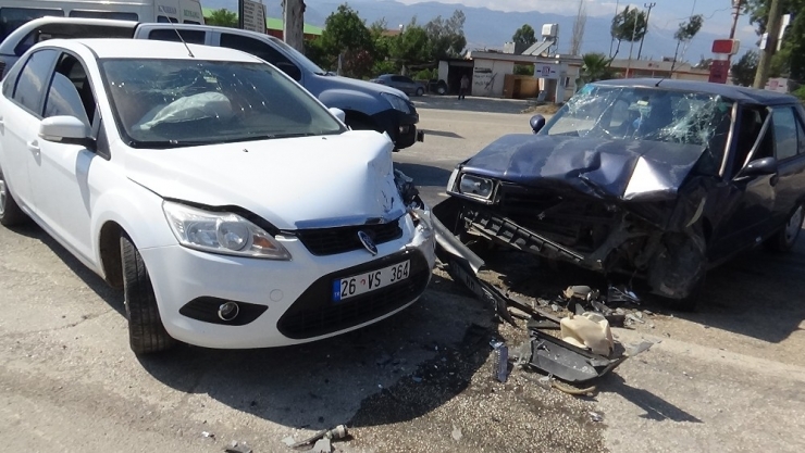 Hatay’da Trafik Kazası: 2 Yaralı