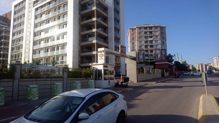 Pendik’te Dehşet: Kız Arkadaşını Silahla Öldürdü Ardından İntihar Etti