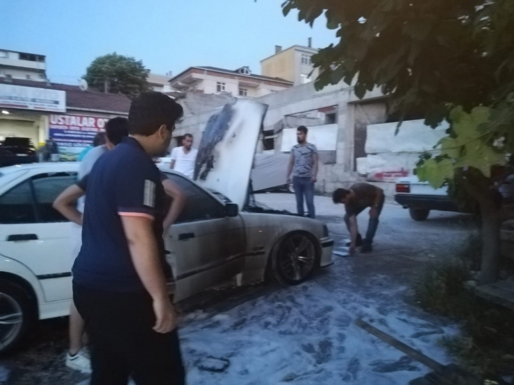 Kontağı Çevirince Otomobil Alev Aldı